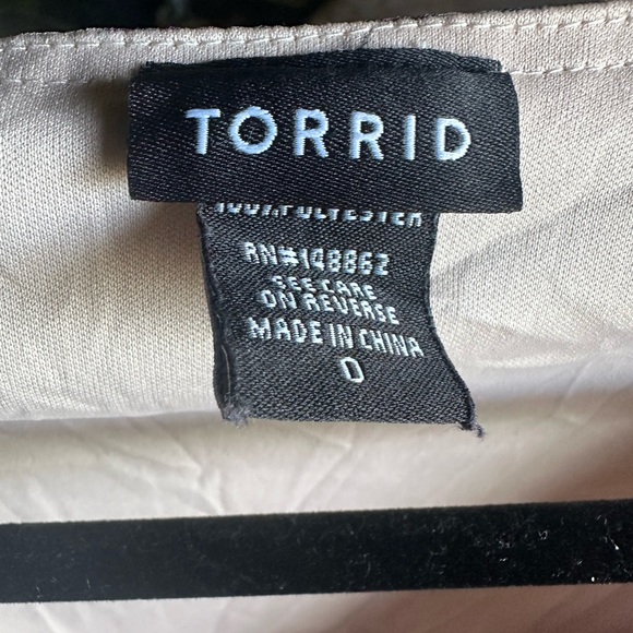 Torrid Babydoll Shirt. Size 0X. - Picture 3 of 3